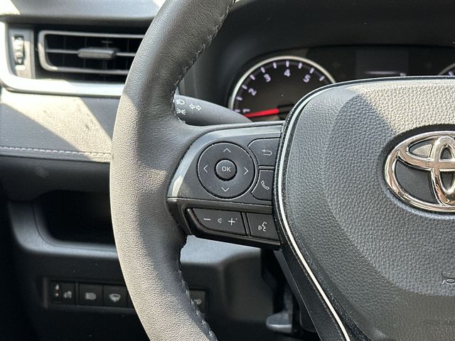 Thumbnail: 2022 Toyota RAV4 - 15