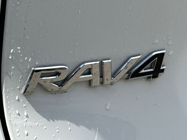 Thumbnail: 2022 Toyota RAV4 - 21