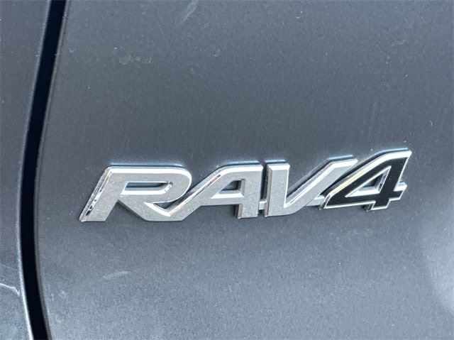 2022 Toyota RAV4 XLE 21