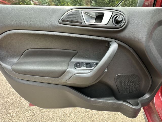 Thumbnail: 2015 Ford Fiesta - 17