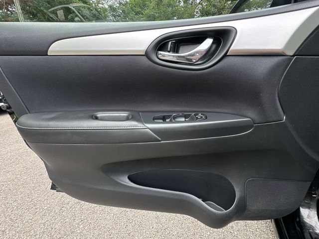 Thumbnail: 2016 Nissan Sentra - 17