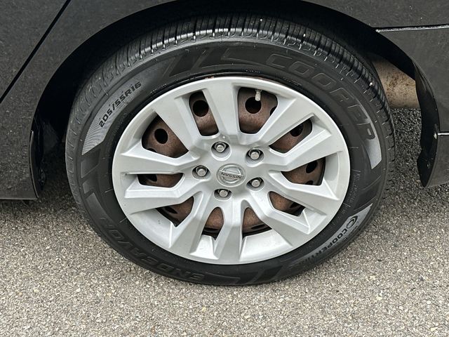Thumbnail: 2016 Nissan Sentra - 8