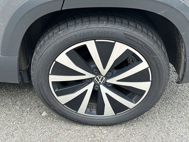 Thumbnail: 2022 Volkswagen Taos - 8