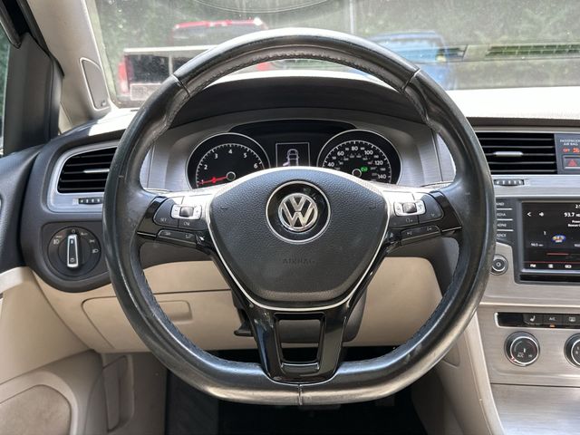 Thumbnail: 2016 Volkswagen Golf - 10