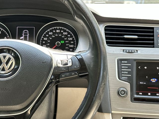 Thumbnail: 2016 Volkswagen Golf - 19