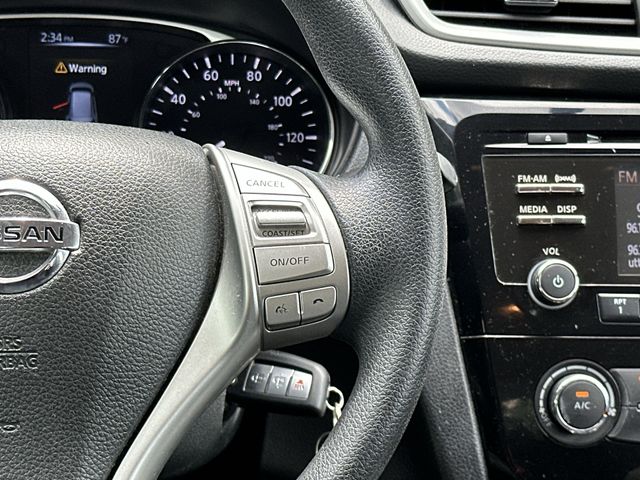 Thumbnail: 2016 Nissan Rogue - 18