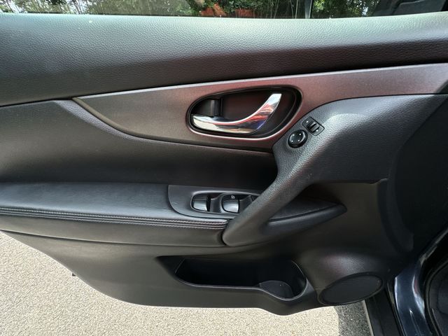 Thumbnail: 2016 Nissan Rogue - 21