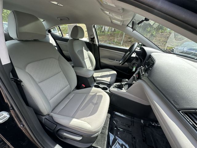 Thumbnail: 2017 Hyundai Elantra - 22