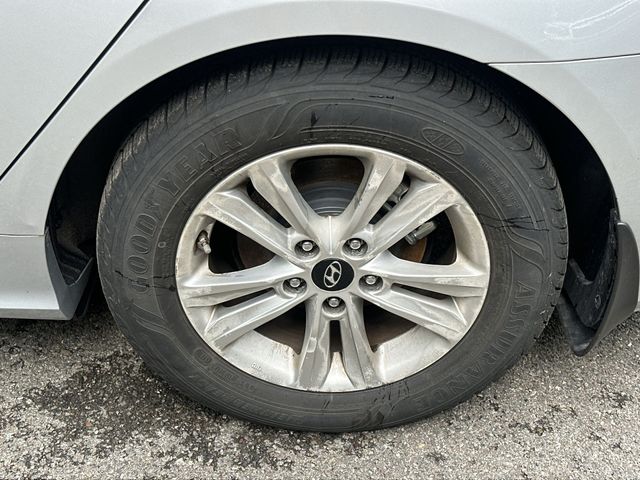 Thumbnail: 2013 Hyundai Sonata - 8