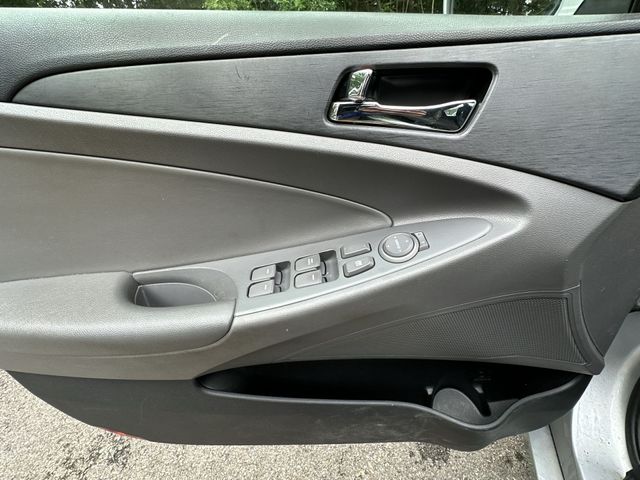 Thumbnail: 2013 Hyundai Sonata - 17