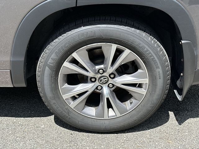 Thumbnail: 2016 Toyota Highlander - 8