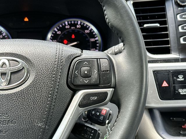 Thumbnail: 2016 Toyota Highlander - 16