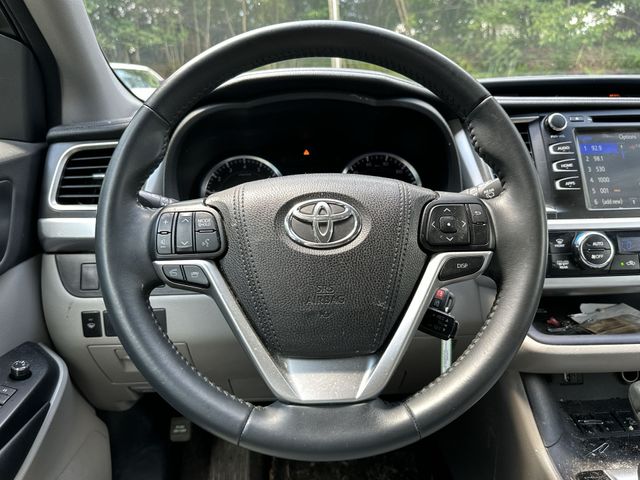 Thumbnail: 2016 Toyota Highlander - 2