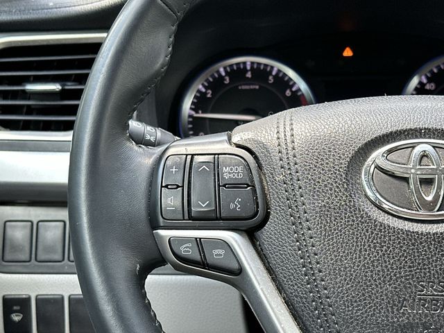 Thumbnail: 2016 Toyota Highlander - 15