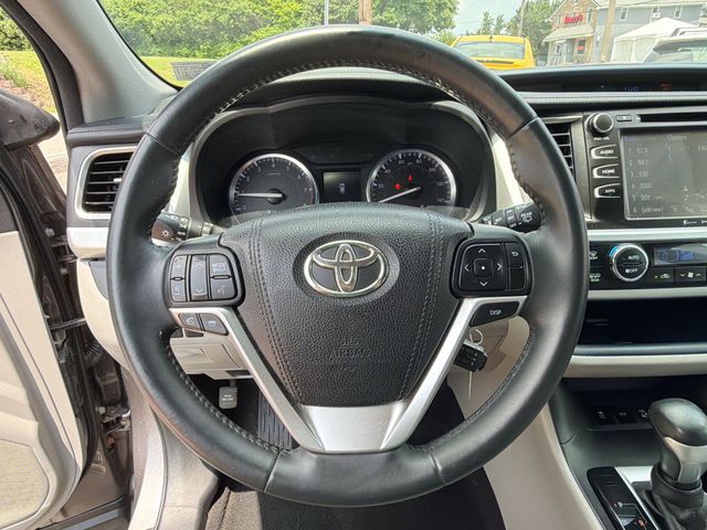 Thumbnail: 2016 Toyota Highlander - 2