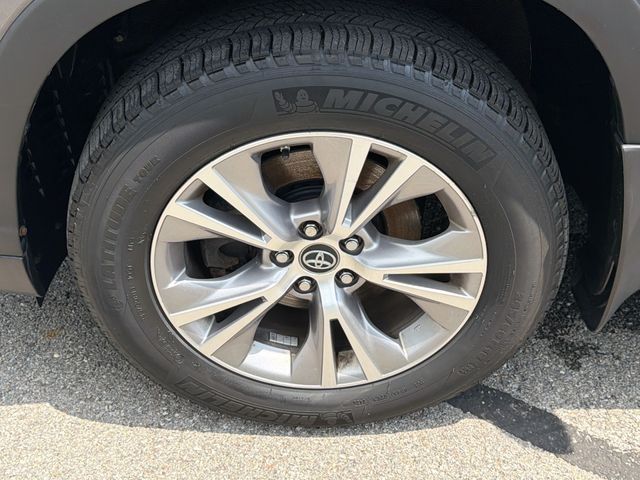 Thumbnail: 2016 Toyota Highlander - 8