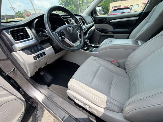 Thumbnail: 2016 Toyota Highlander - 11