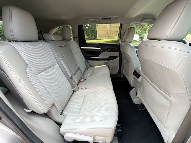 Thumbnail: 2016 Toyota Highlander - 28