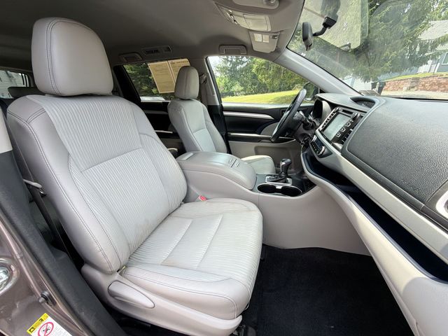 Thumbnail: 2016 Toyota Highlander - 26