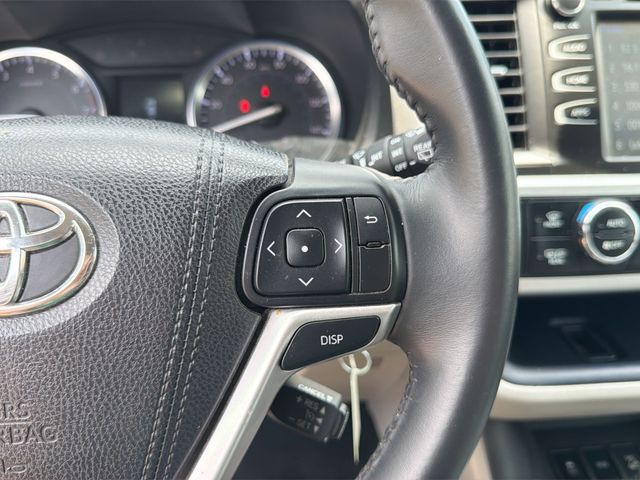 Thumbnail: 2016 Toyota Highlander - 19