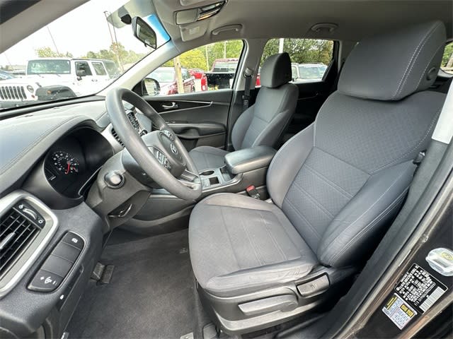 Thumbnail: 2017 Kia Sorento - 11