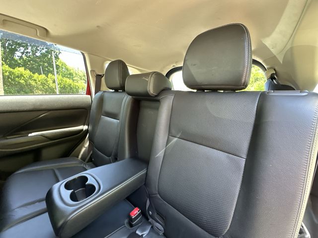 Thumbnail: 2015 Mitsubishi Outlander - 10