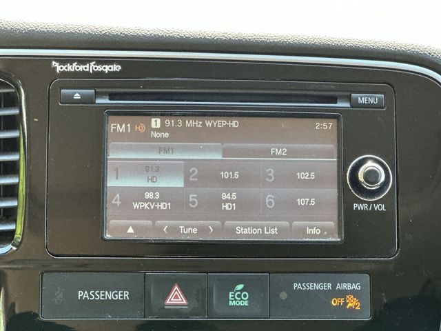Thumbnail: 2015 Mitsubishi Outlander - 11