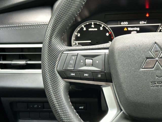 Thumbnail: 2024 Mitsubishi Outlander - 18