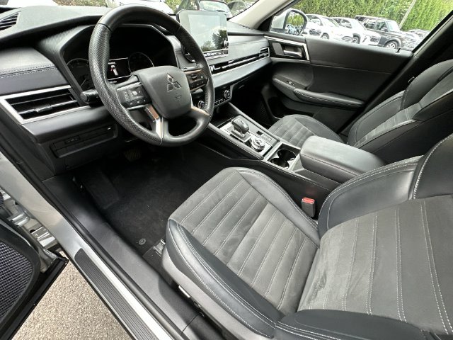 Thumbnail: 2024 Mitsubishi Outlander - 11