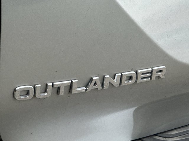 Thumbnail: 2024 Mitsubishi Outlander - 7