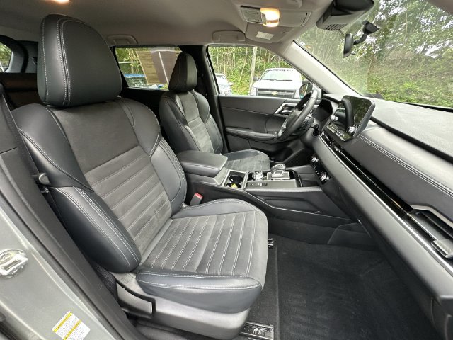 Thumbnail: 2024 Mitsubishi Outlander - 26