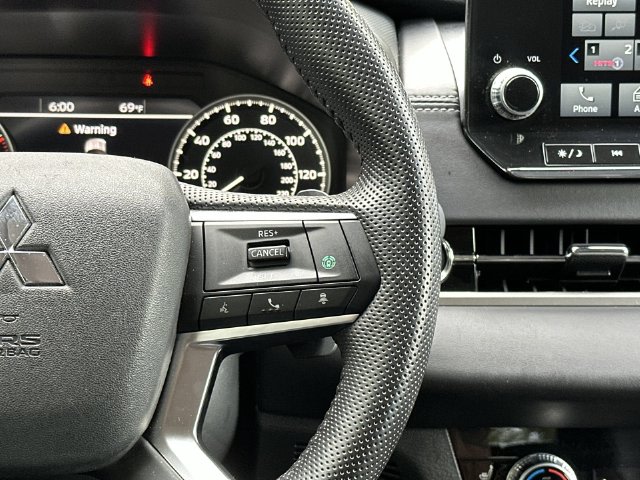 Thumbnail: 2024 Mitsubishi Outlander - 19