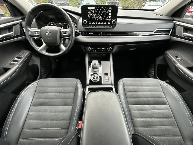 Thumbnail: 2024 Mitsubishi Outlander - 10