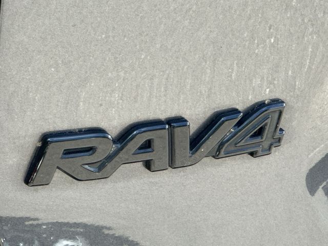 Thumbnail: 2022 Toyota RAV4 - 21