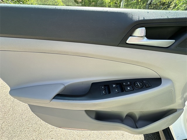 2020 Hyundai Tucson SE 24