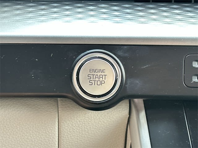 Thumbnail: 2022 Kia Carnival - 21