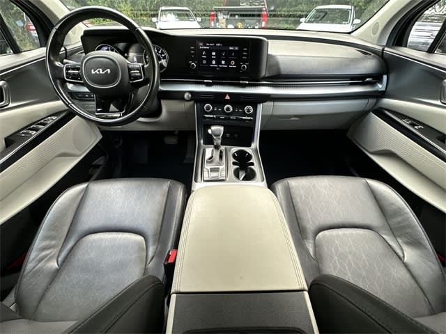 Thumbnail: 2022 Kia Carnival - 14