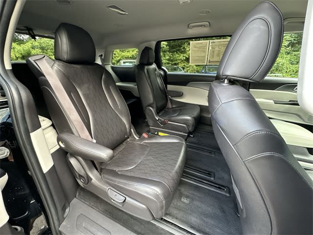 Thumbnail: 2022 Kia Carnival - 29