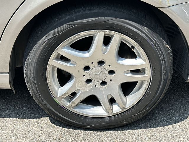 Thumbnail: 2004 Mercedes-Benz E-Class - 8