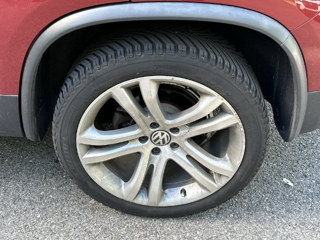 Thumbnail: 2016 Volkswagen Tiguan - 8