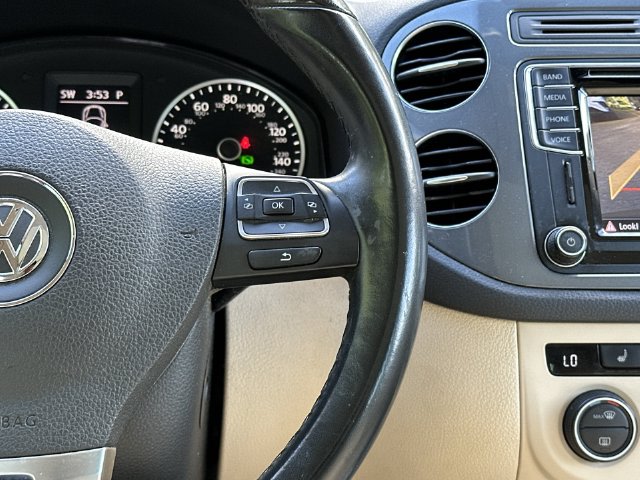 Thumbnail: 2016 Volkswagen Tiguan - 16