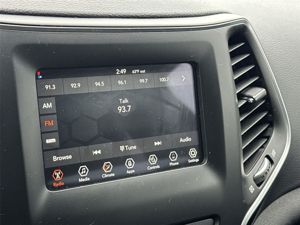 Thumbnail: 2020 Jeep Cherokee - 24