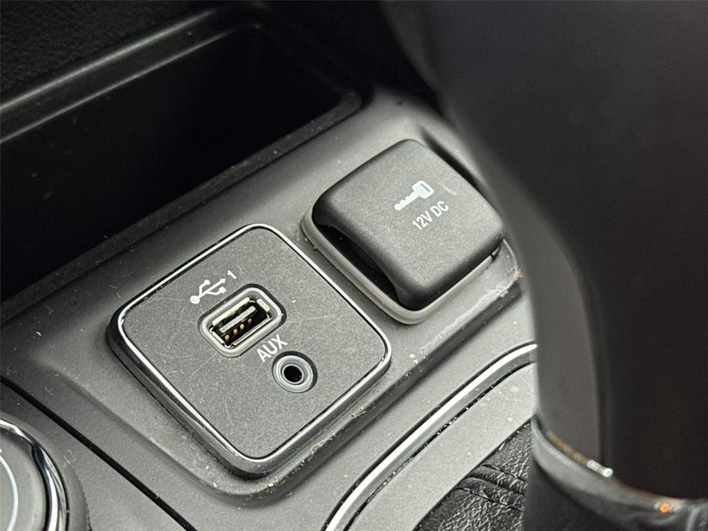 Thumbnail: 2020 Jeep Cherokee - 10