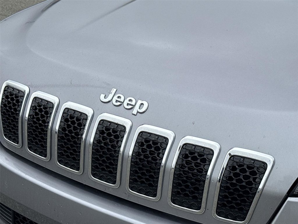 Thumbnail: 2020 Jeep Cherokee - 6