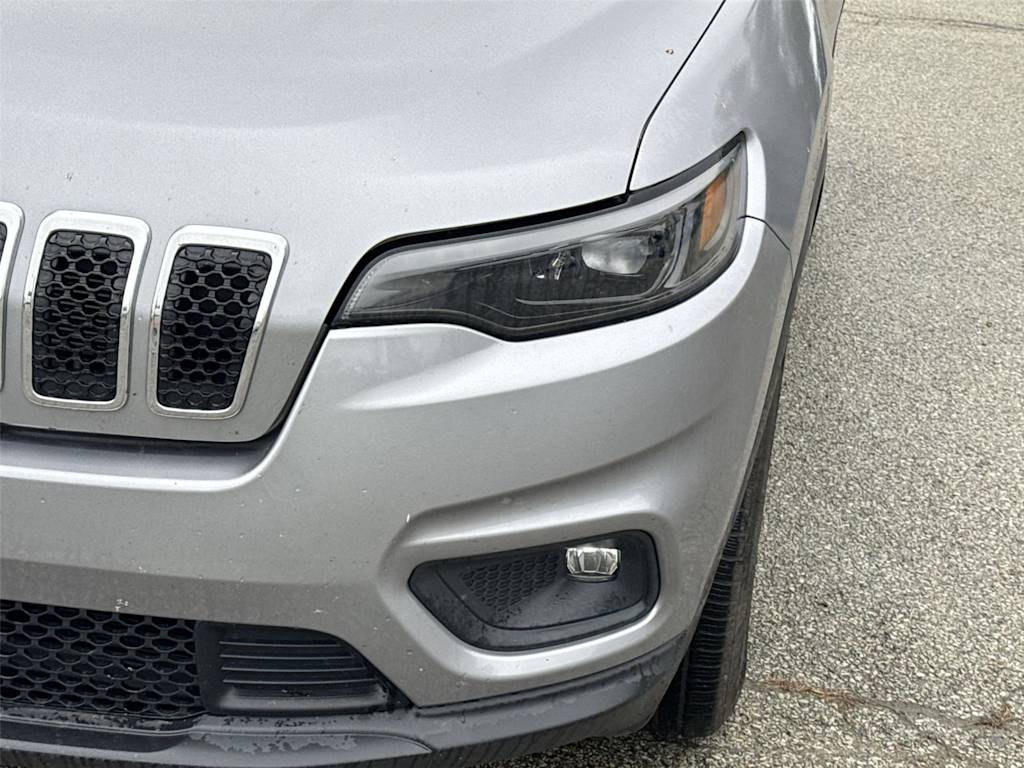 Thumbnail: 2020 Jeep Cherokee - 17