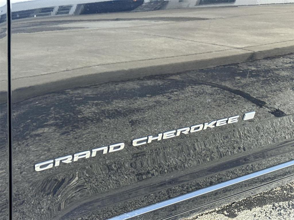 Thumbnail: 2023 Jeep Grand Cherokee L - 19