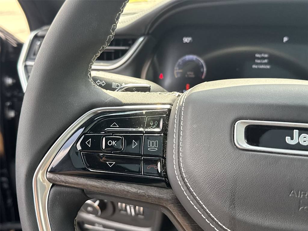 Thumbnail: 2023 Jeep Grand Cherokee L - 24