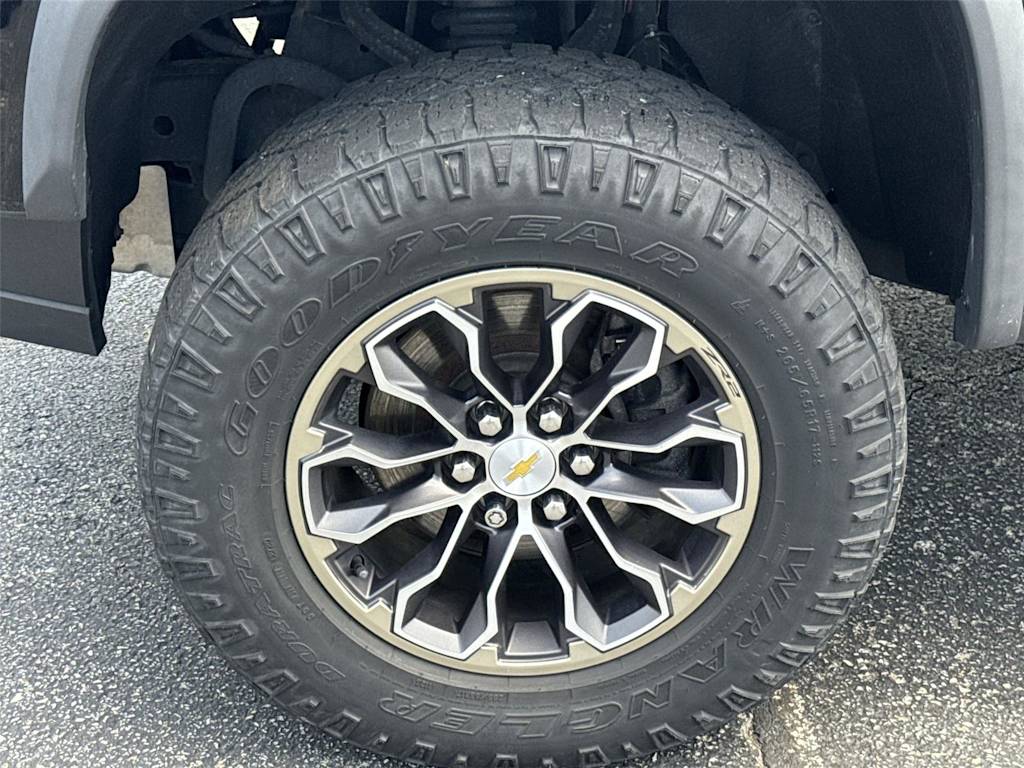 Thumbnail: 2021 Chevrolet Colorado - 7