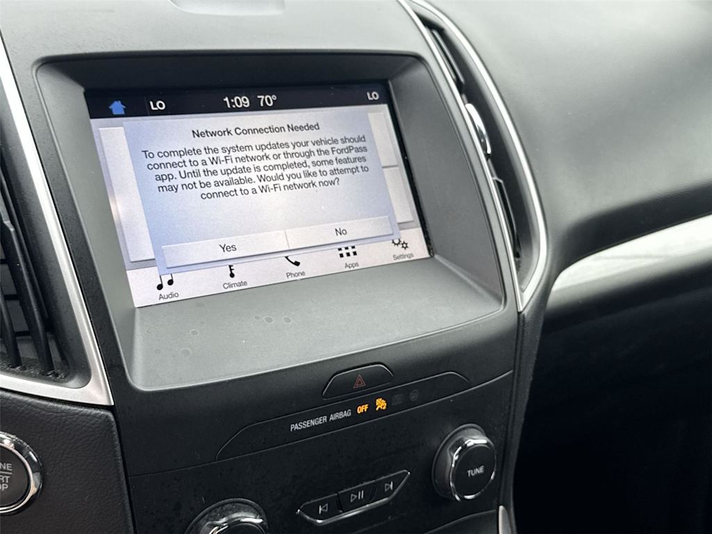 Thumbnail: 2019 Ford Edge - 10