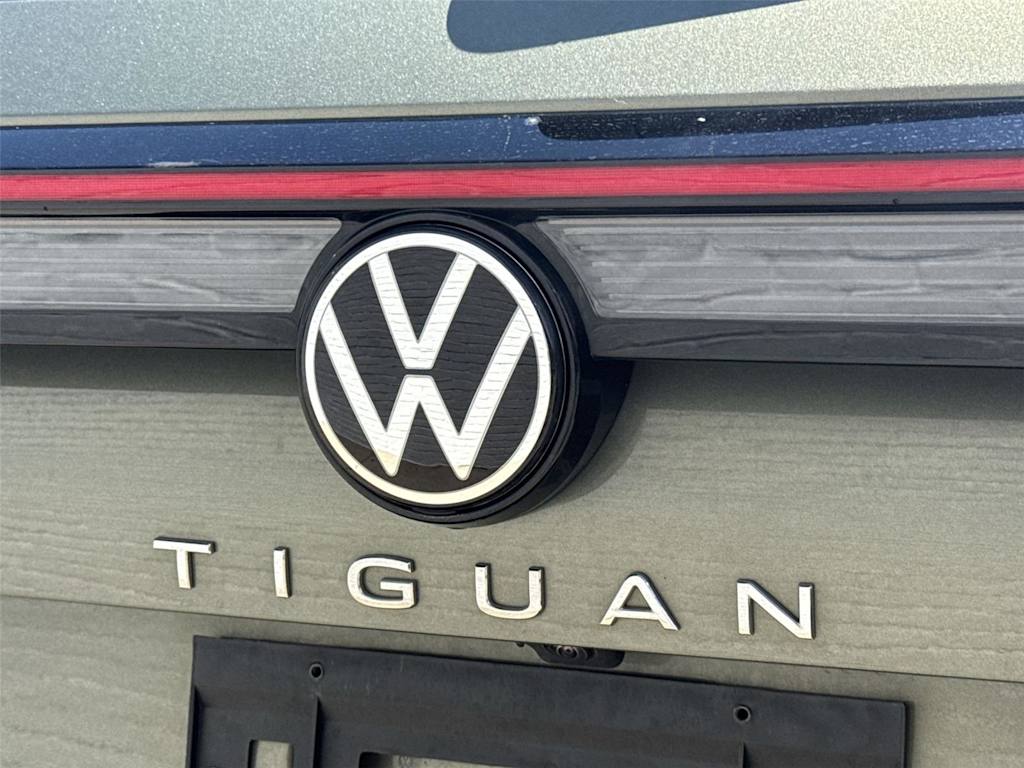 Thumbnail: 2025 Volkswagen Tiguan - 18